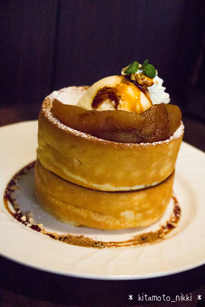 【星乃珈琲店 上尾店】キャラメルりんごのスフレパンケーキ